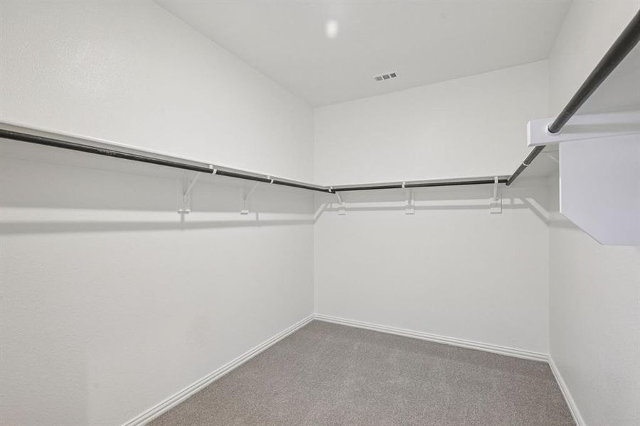 Spacious, unfurnished interior of a new home in Westmoor, Sherman (Image 30).