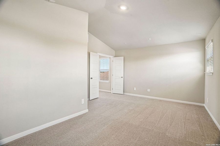 Spacious, unfurnished interior of a new home in Catalina, Converse (Image 34).