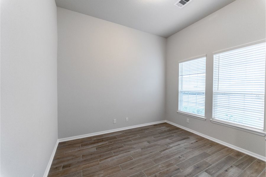 Spacious, unfurnished interior of a new home in Creekhaven, Arcola (Image 18).