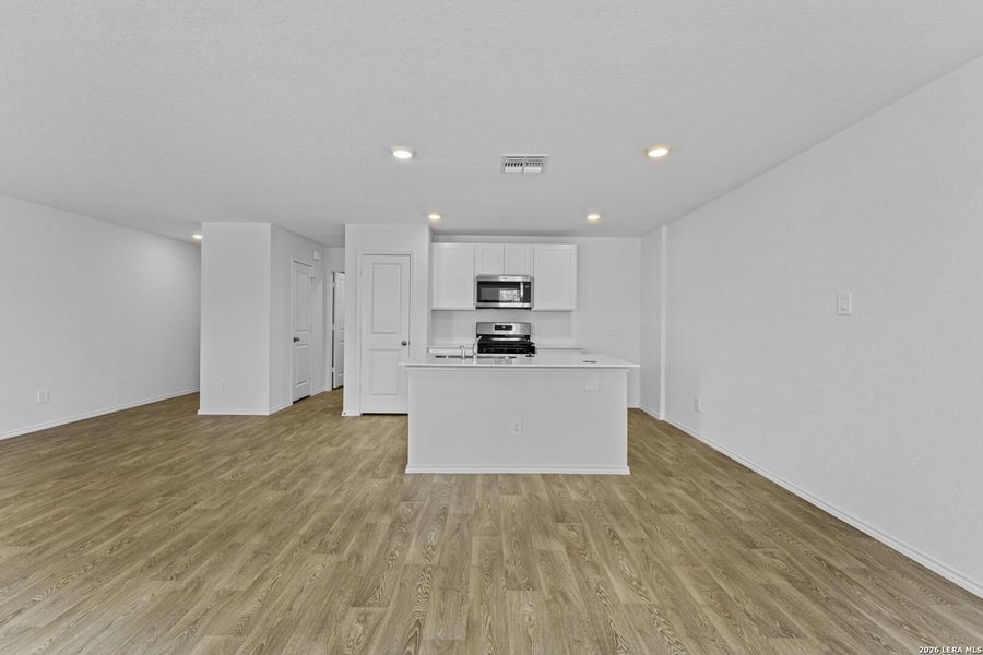 Spacious, unfurnished interior of a new home in Blue Ridge Ranch, San Antonio (Image 10). Spacious, unfurnished interior of a new home in Blue Ridge Ranch, San Antonio (Image 10).