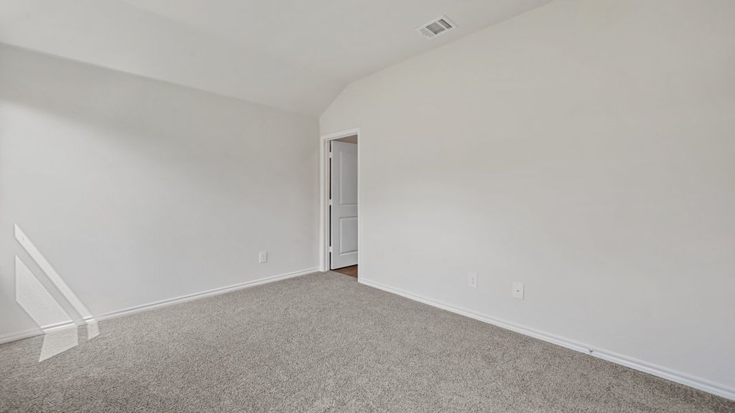 Spacious, unfurnished interior of a new home in Blaire Lake, Tyler (Image 26).
