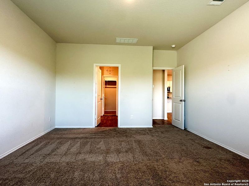 Spacious, unfurnished interior of a new home in Stoney Creek, San Antonio (Image 29). Spacious, unfurnished interior of a new home in Stoney Creek, San Antonio (Image 29).