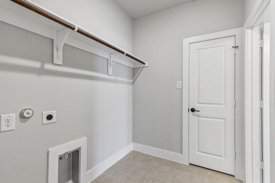 Spacious, unfurnished interior of a new home in Dove Hollow, Waxahachie (Image 32). Spacious, unfurnished interior of a new home in Dove Hollow, Waxahachie (Image 32).