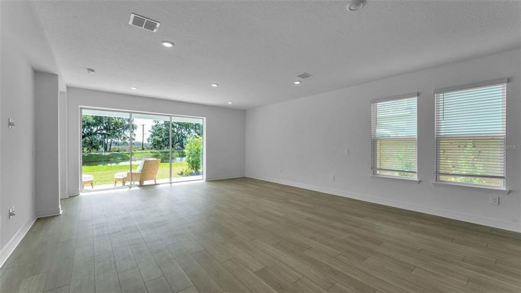 Spacious, unfurnished interior of a new home in Timber Ridge, Plant City (Image 21).