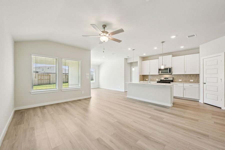 Spacious, unfurnished interior of a new home in Landing Meadows - Premier Series, New Caney (Image 20). Spacious, unfurnished interior of a new home in Landing Meadows - Premier Series, New Caney (Image 20).