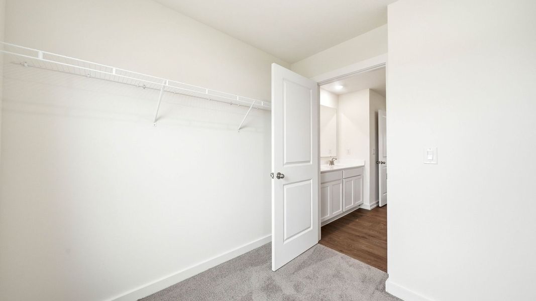 Spacious, unfurnished interior of a new home in Oak Hill, Vonore (Image 20).