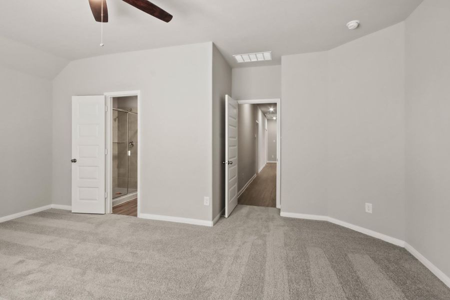 Spacious, unfurnished interior of a new home in Ridgeland Hills, Willis (Image 13).