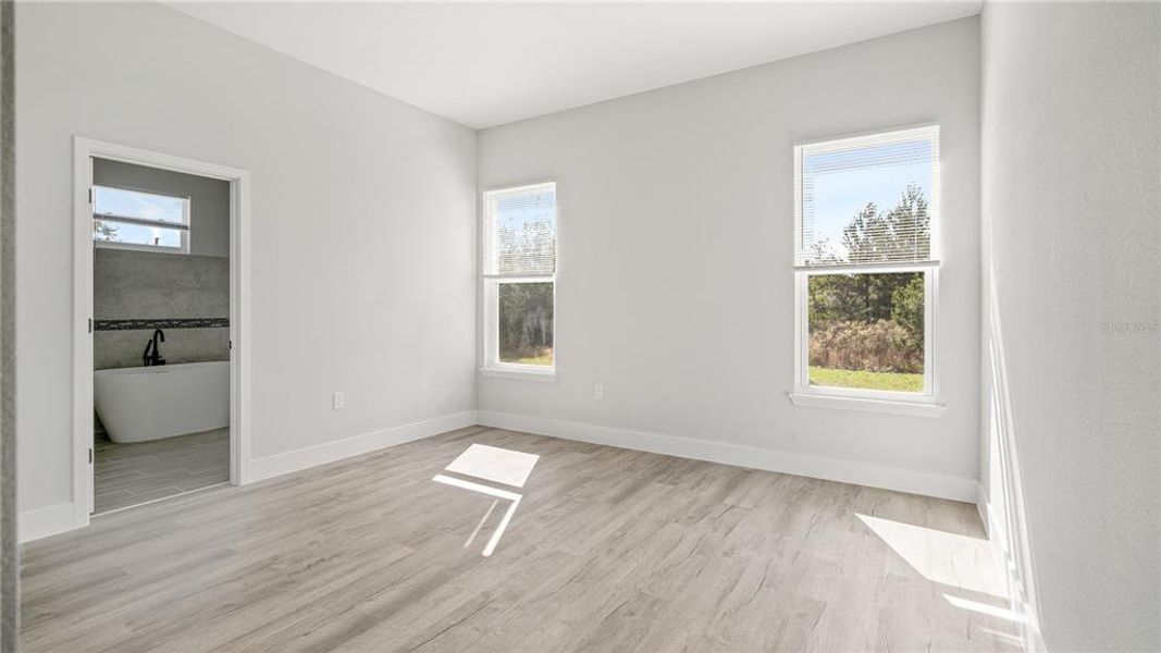 Spacious, unfurnished interior of a new home in , Ocala (Image 24).