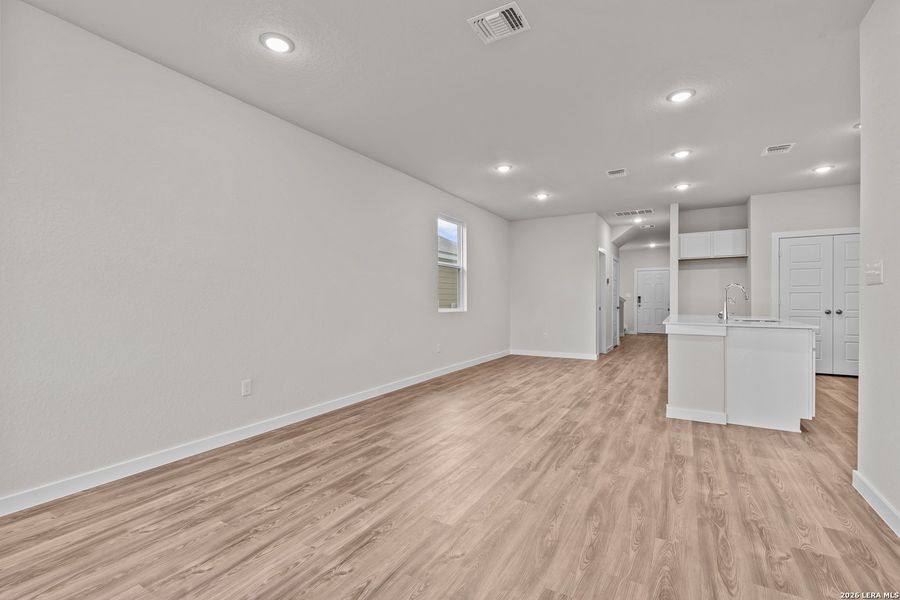 Spacious, unfurnished interior of a new home in Park Place, New Braunfels (Image 16).