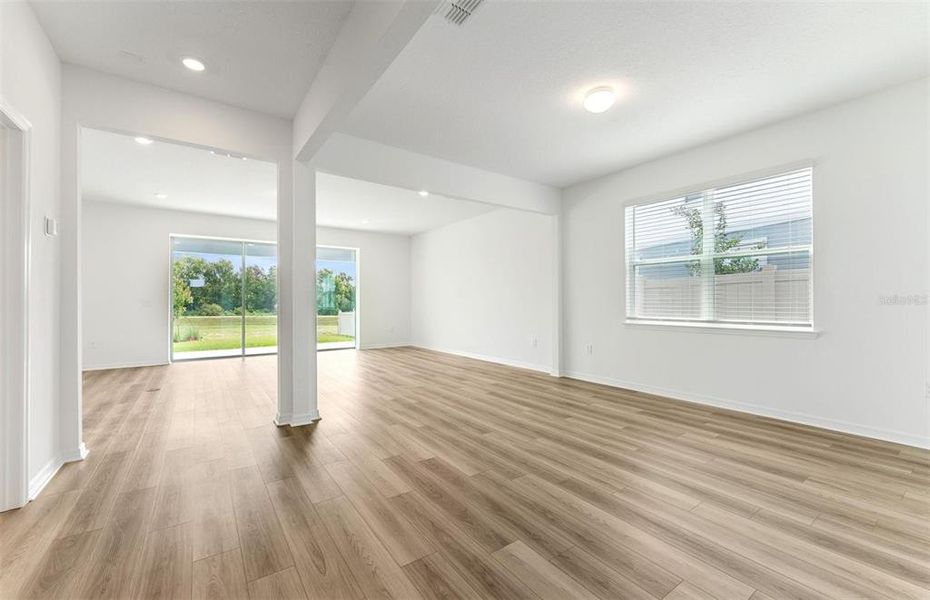 Spacious, unfurnished interior of a new home in Silverlake, Lake Alfred (Image 21).