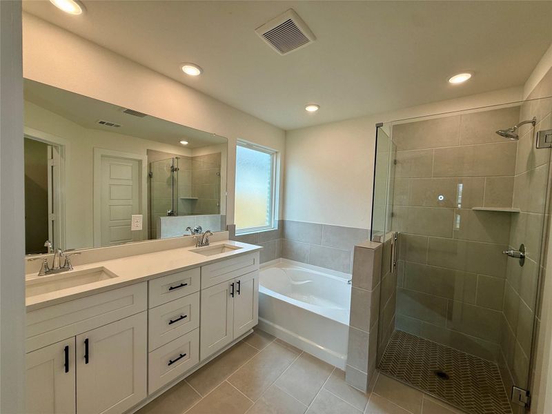 Furnished interior view inside a new home in Ashland, Angleton (Image 7).