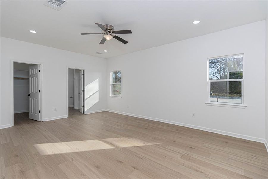 Spacious, unfurnished interior of a new home in , Winona (Image 12).