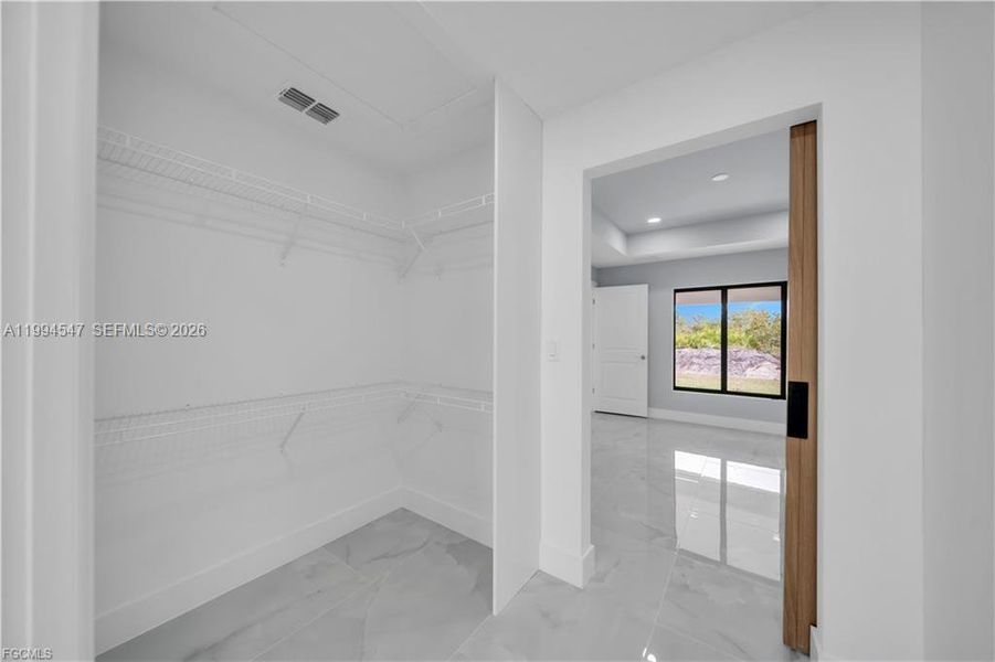 Spacious, unfurnished interior of a new home in , Lehigh Acres (Image 31).