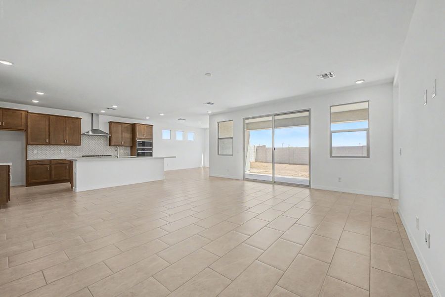 Spacious, unfurnished interior of a new home in Tierra Vistoso, Surprise (Image 6).