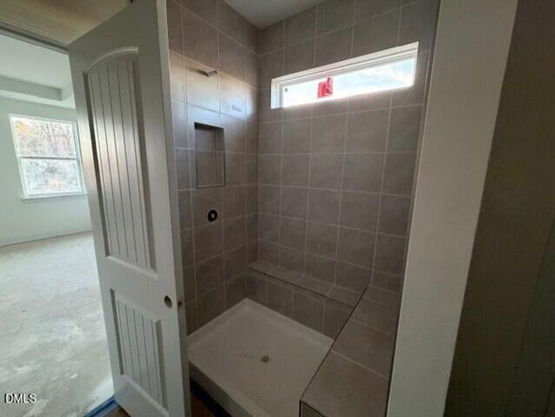 025b9d4f-717d-4aef-87bd-2d2583496268