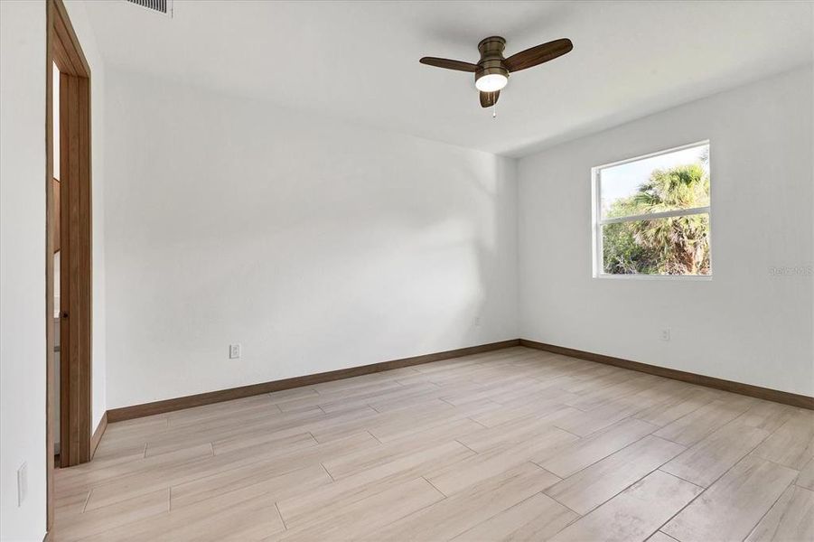 Spacious, unfurnished interior of a new home in , Rotonda West (Image 28).