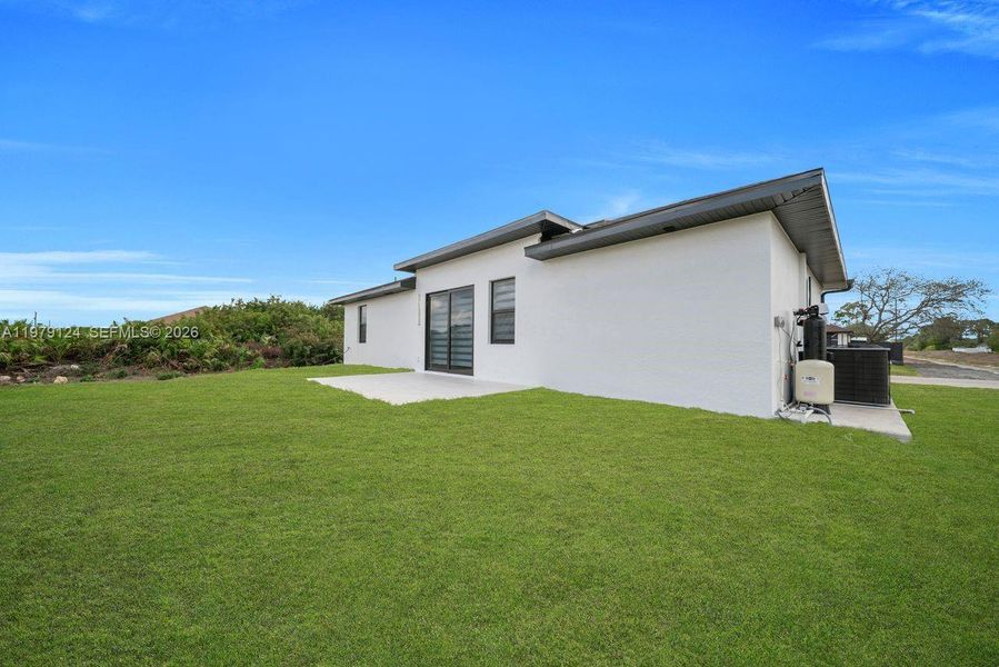 Exterior details and patio area of a home in , Lehigh Acres (Image 4).