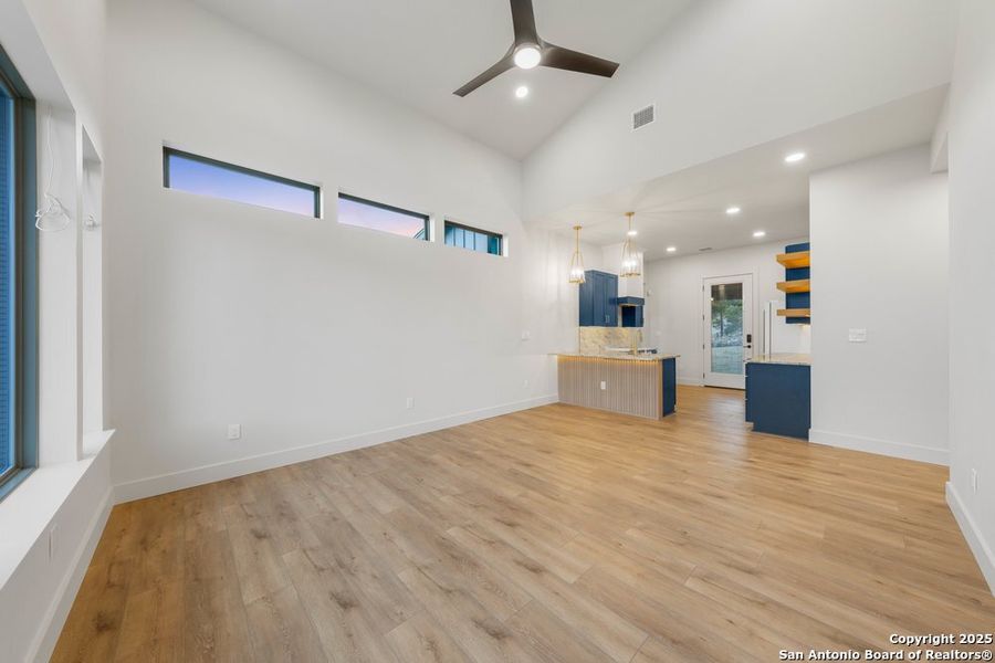 Spacious, unfurnished interior of a new home in , Canyon Lake (Image 9).