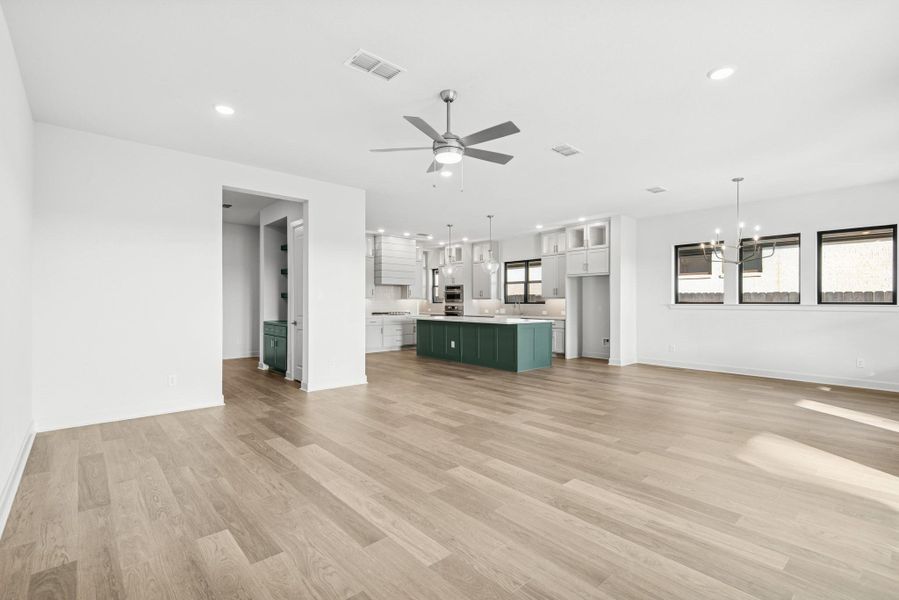 Spacious, unfurnished interior of a new home in ARTAVIA - Parkview Collection, Conroe (Image 20).