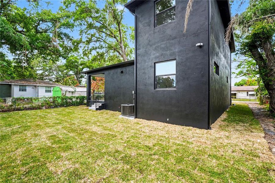 Exterior details and patio area of a home in , Seffner (Image 29).
