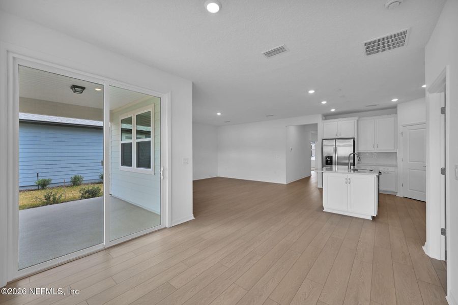 Spacious, unfurnished interior of a new home in Hyland Trail, Green Cove Springs (Image 25).