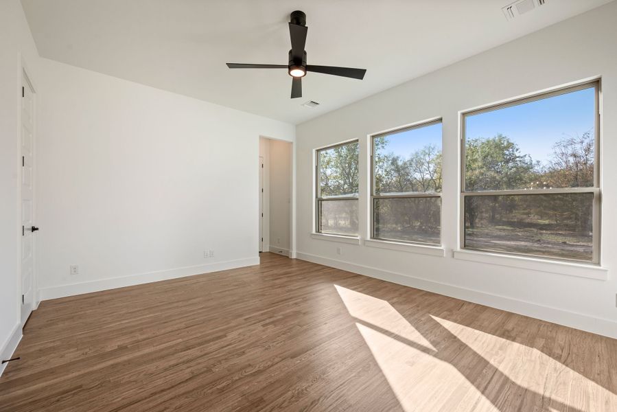 Spacious, unfurnished interior of a new home in Rolling Creek Ranch, Aledo (Image 37).