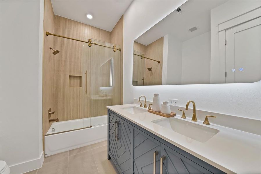 Furnished interior view inside a new home in , Waxahachie (Image 31). Furnished interior view inside a new home in , Waxahachie (Image 31).