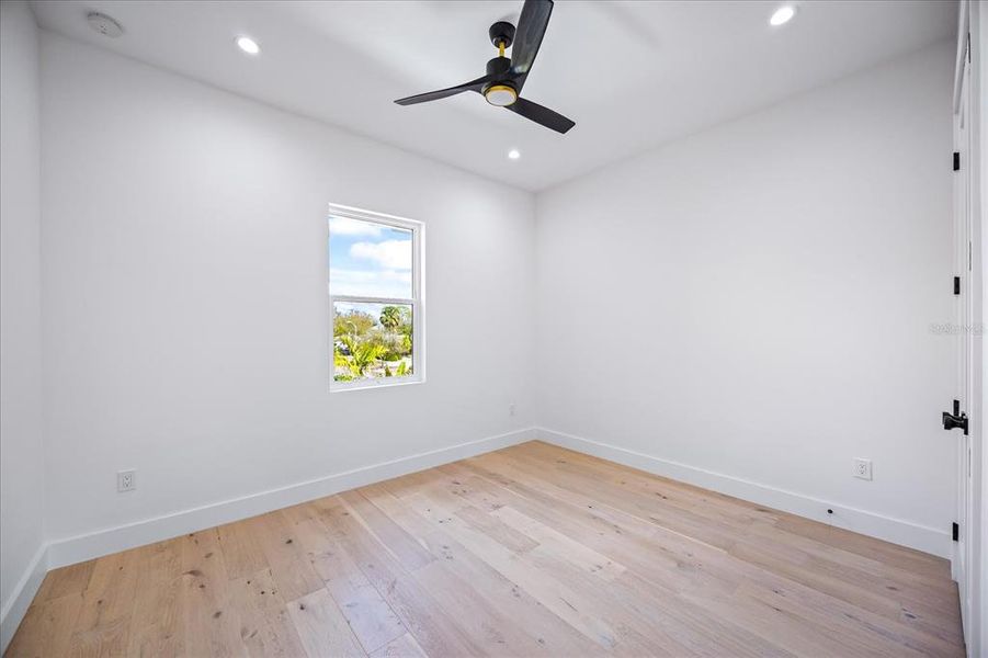 Spacious, unfurnished interior of a new home in , Tampa (Image 26).