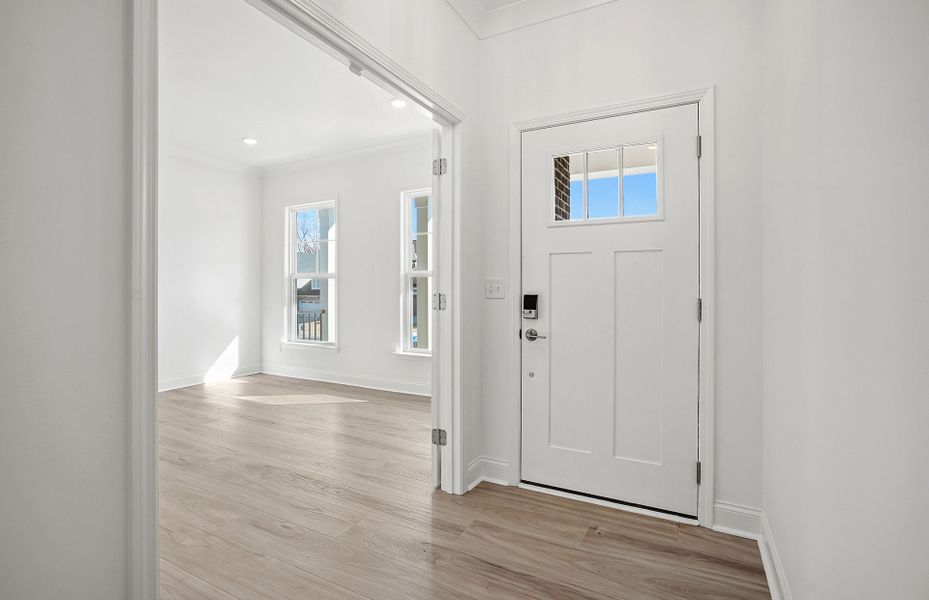 Spacious, unfurnished interior of a new home in Forest Creek, Waxhaw (Image 31).
