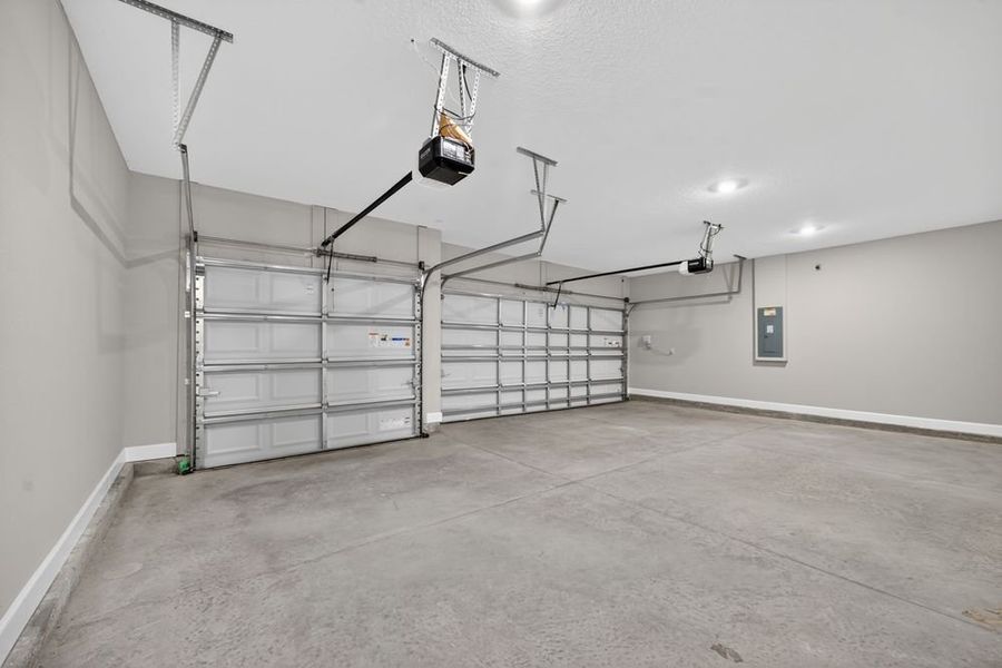 Spacious, unfurnished interior of a new home in Headwaters at Lofton Creek, Yulee (Image 31).