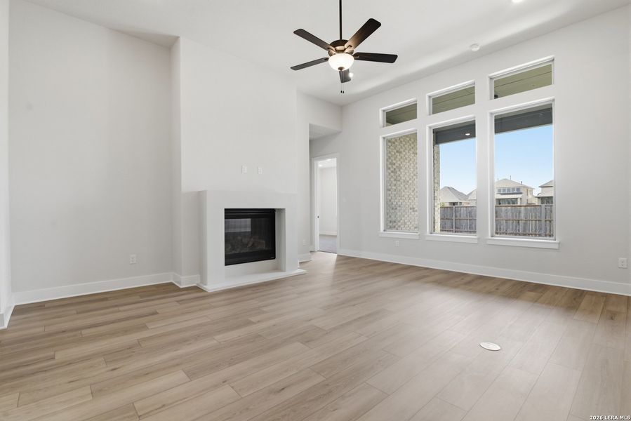 Spacious, unfurnished interior of a new home in Legacy at Lake Dunlap, New Braunfels (Image 28).