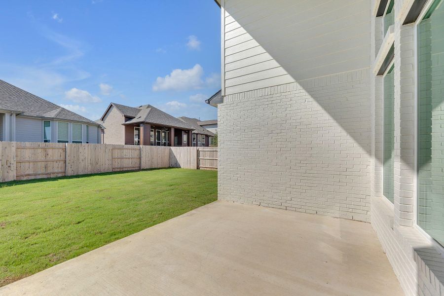 Exterior details and patio area of a home in Flora, Hutto (Image 4).