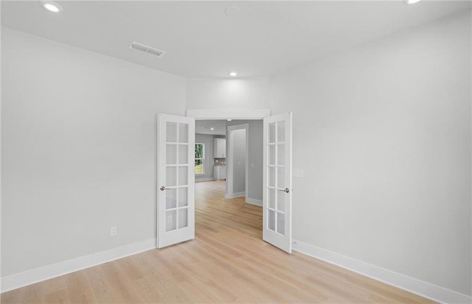 Spacious, unfurnished interior of a new home in Hunters Creek, Flowery Branch (Image 24).