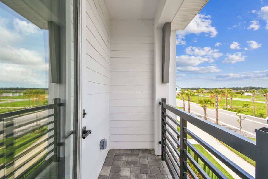 Representative exterior details of a home built from the The Seaboard by David Weekley Homes in Emerald Landing at Waterside at Lakewood Ranch – Towns, Sarasota (Image 3).