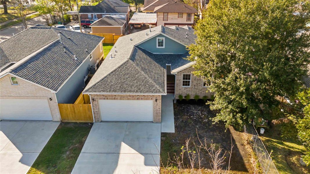 Front exterior of a new home in , Baytown, TX, highlighting curb appeal (Image 20).