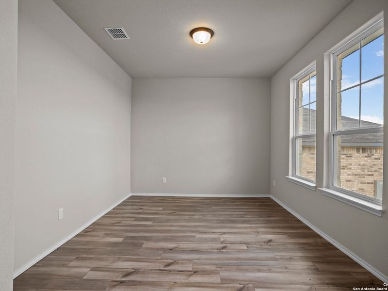 Spacious, unfurnished interior of a new home in Comanche Ridge, San Antonio (Image 21).