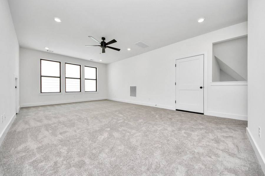 Spacious, unfurnished interior of a new home in Caywood Place, Houston (Image 35). Spacious, unfurnished interior of a new home in Caywood Place, Houston (Image 35).