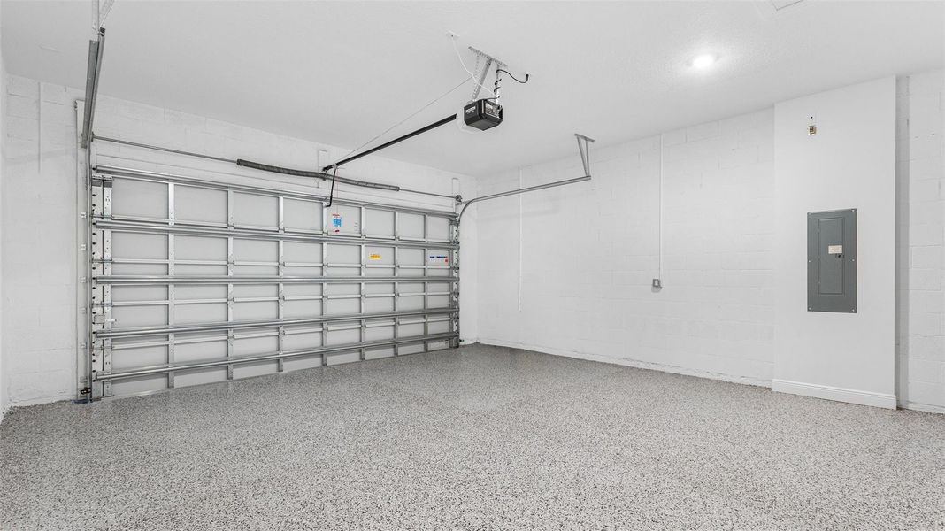 Spacious, unfurnished interior of a new home in , Port St. Lucie (Image 15).