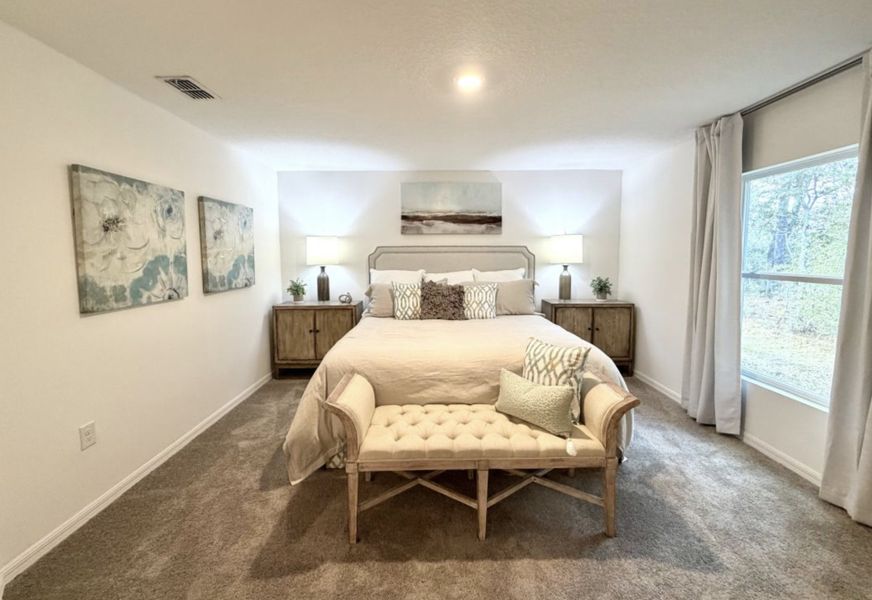 Furnished interior view inside a new home in Citrus Springs, Dunnellon (Image 11).