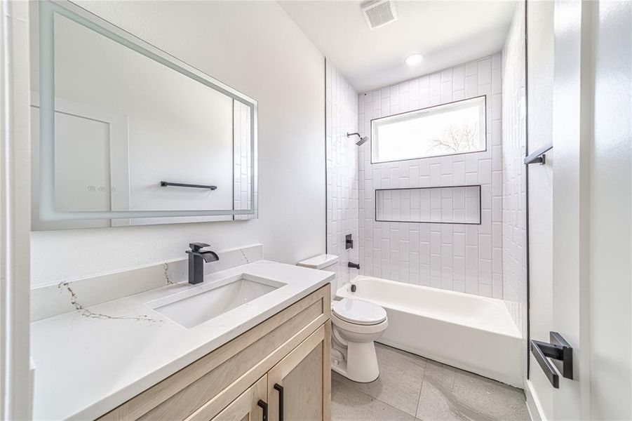 Furnished interior view inside a new home in , Dallas (Image 8).