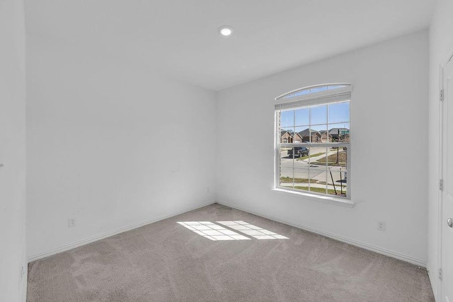 Spacious, unfurnished interior of a new home in Hurricane Creek, Anna (Image 25).