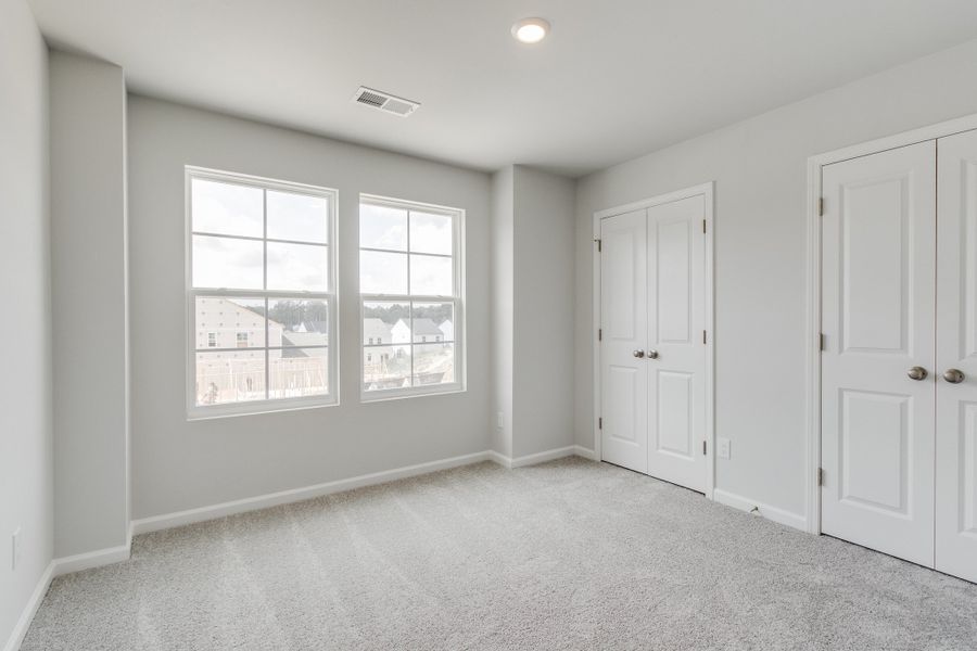Spacious, unfurnished interior of a new home in Bluefield, Lexington (Image 30).