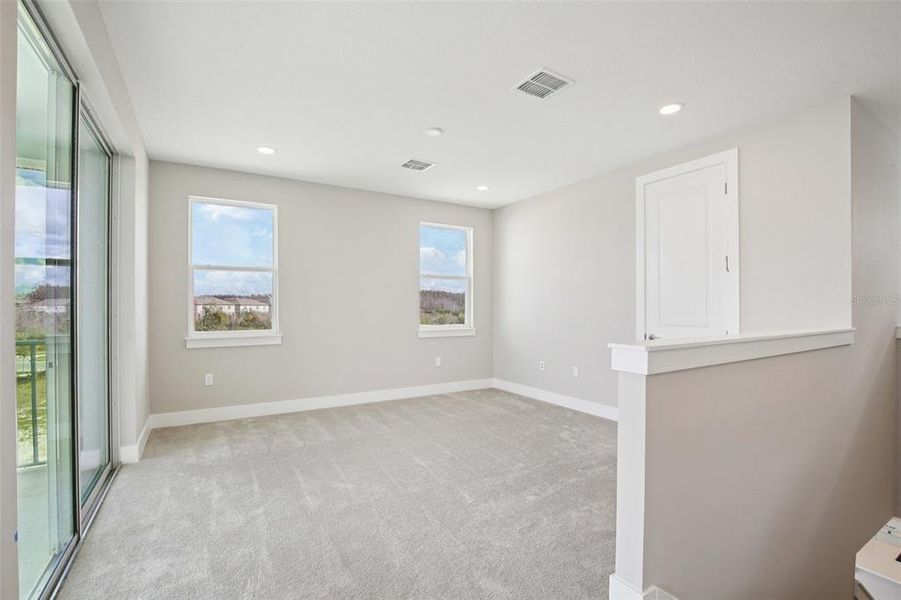 Spacious, unfurnished interior of a new home in Lagoon Residences at Epperson, Wesley Chapel (Image 36).