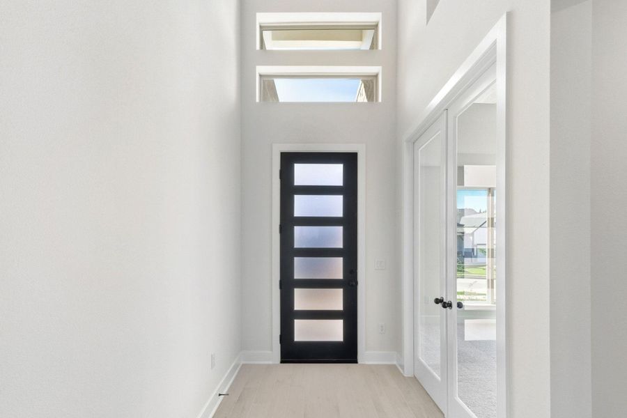 Spacious, unfurnished interior of a new home in The Colony, Bastrop (Image 17).