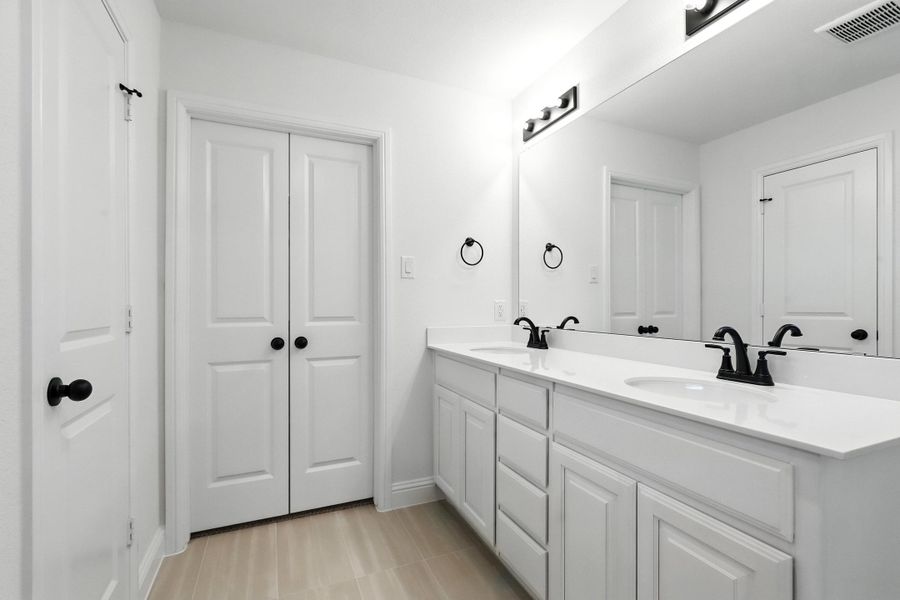 Representative furnished interior of a home built from the Iverson I by Cheldan Homes in Pitcock Addition, Graham (Image 42).