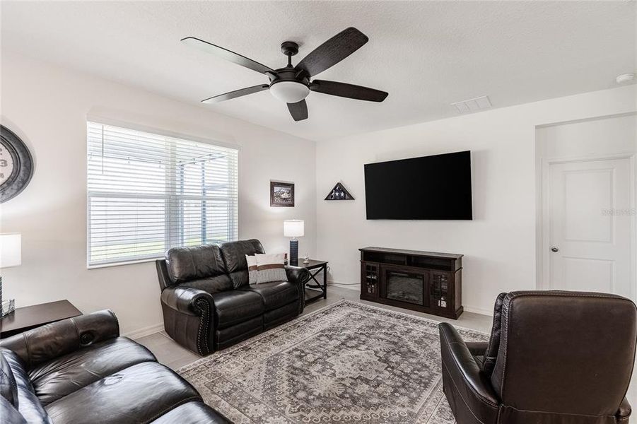 Furnished interior view inside a new home in , Bartow (Image 14).