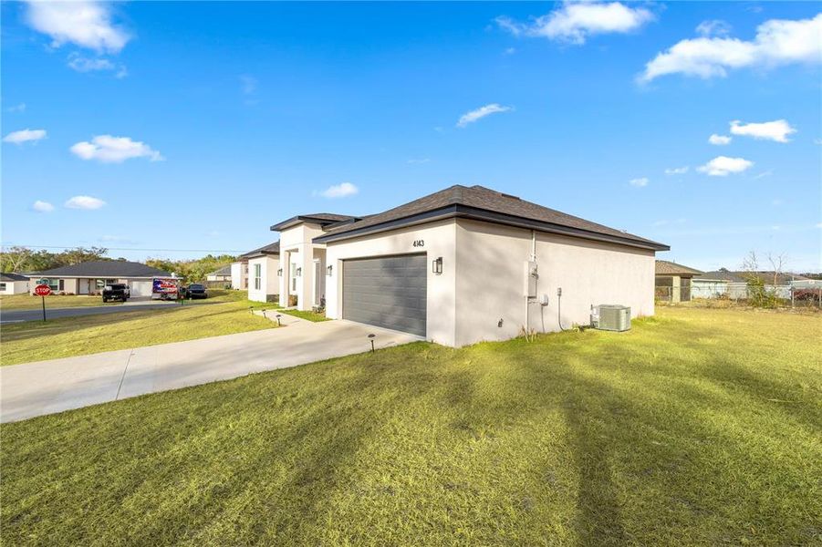Exterior details and patio area of a home in , Ocala (Image 23). Exterior details and patio area of a home in , Ocala (Image 23).