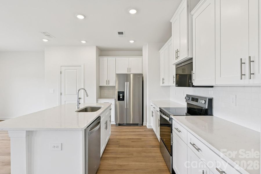 Photo is not of the actual home, but is an inspirational photo of builder’s model home and may depict options, furnishings, and/or decorator features that are not included Photo is not of the actual home, but is an inspirational photo of builder’s model home and may depict options, furnishings, and/or decorator features that are not included