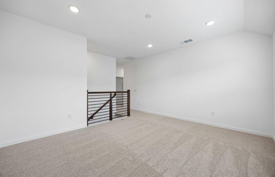 Spacious, unfurnished interior of a new home in Ellerden, Tomball (Image 25).