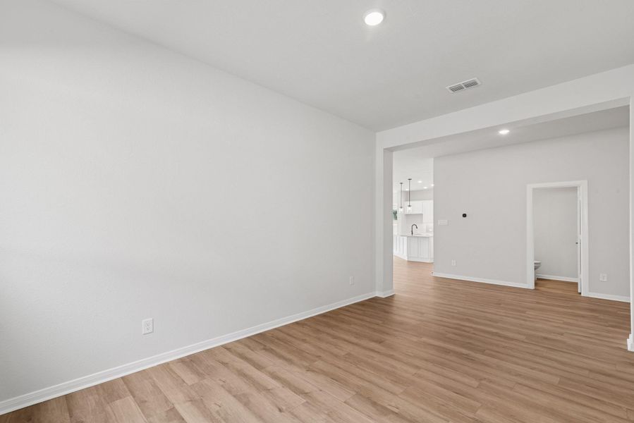 Spacious, unfurnished interior of a new home in Oakwood Estates, Waller (Image 14).